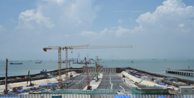 深中通道東人工島主線堰筑段隧道建設(shè)現(xiàn)場。
