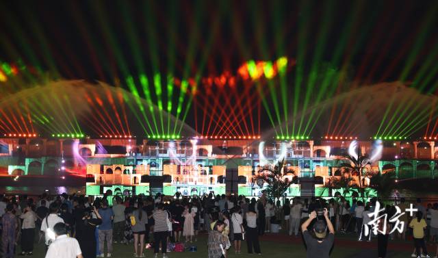 通過一個個“小切口”場景,不斷增加琴澳居民的獲得感和幸福感。 通過一個個“小切口”場景,不斷增加琴澳居民的獲得感和幸福感。