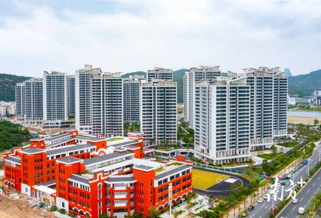 “澳門新街坊”學(xué)校參照外籍人員子女學(xué)校管理。 “澳門新街坊”學(xué)校參照外籍人員子女學(xué)校管理。