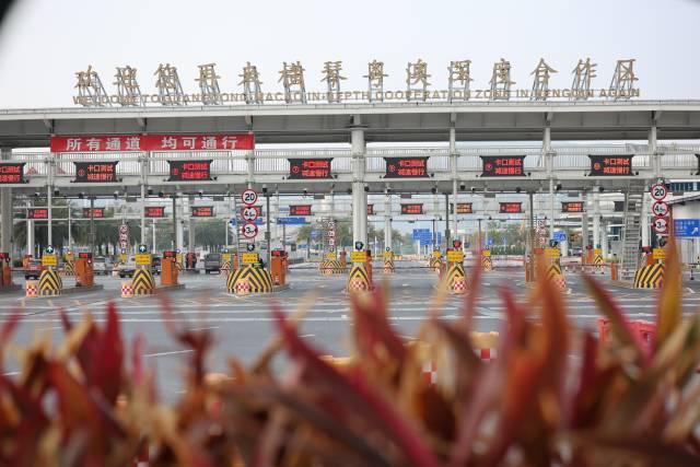 橫琴大橋“二線”通道。 橫琴大橋“二線”通道。