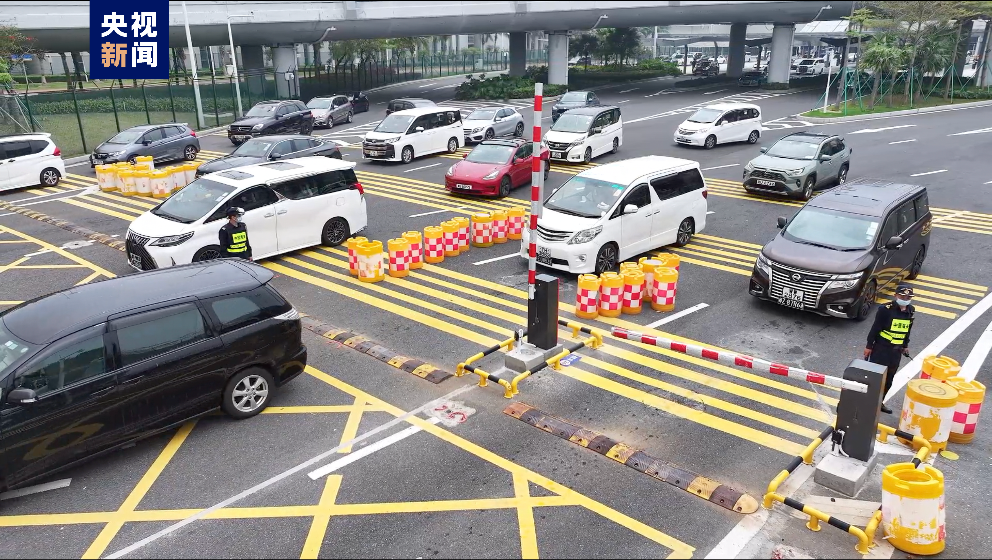 “兩車北上”再創(chuàng)新高！港珠澳大橋珠海公路口岸迎來(lái)出境車流高峰