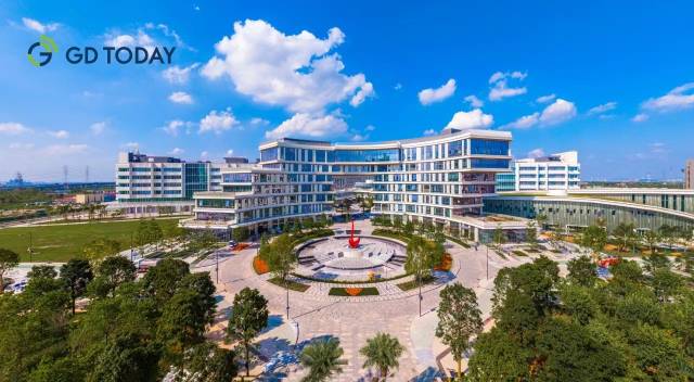 港科大(廣州)紅鳥廣場 港科大(廣州)紅鳥廣場