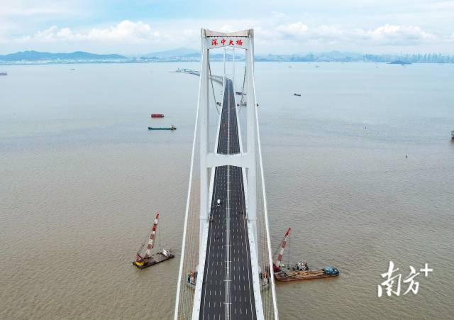 深中通道將深圳與珠海北部之間的車程由2小時(shí)縮短至40分鐘。&nbsp;
