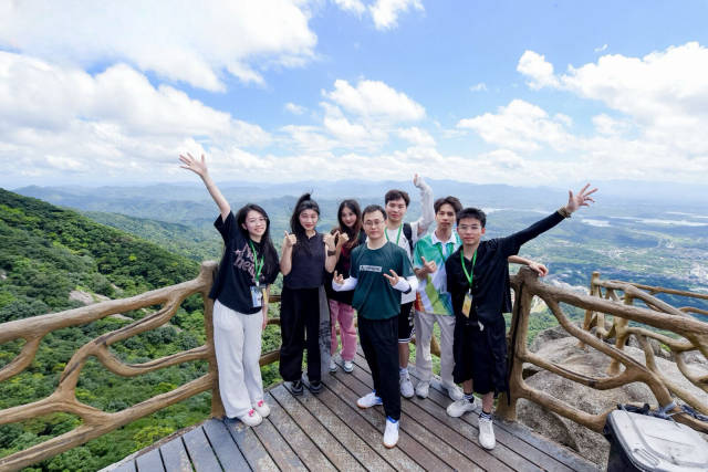 7月23日，由廣東省文化和旅游廳、香港特區(qū)政府民政及青年事務(wù)局、澳門特區(qū)政府教育及青年發(fā)展局共同主辦，惠州市文化廣電旅游體育局承辦的“2024年粵港澳青年文化之旅”總結(jié)分享會在惠州舉行。