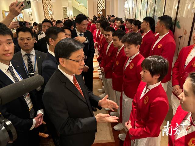 李家超歡迎內(nèi)地奧運健兒訪港
