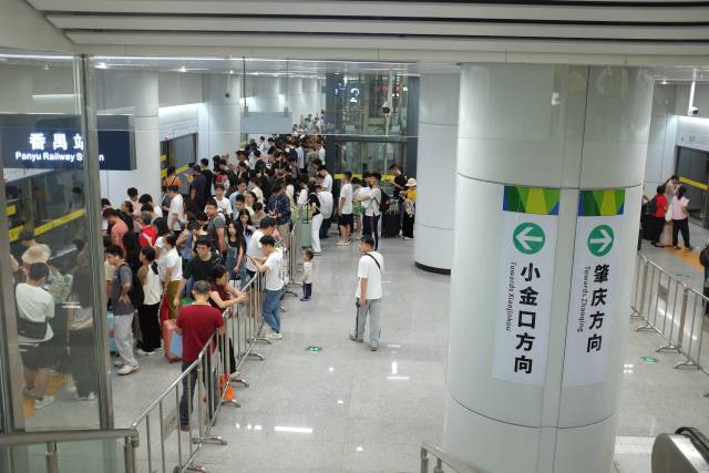 廣肇、廣惠城際“四線”貫通后客流明顯攀升。謝展程 攝