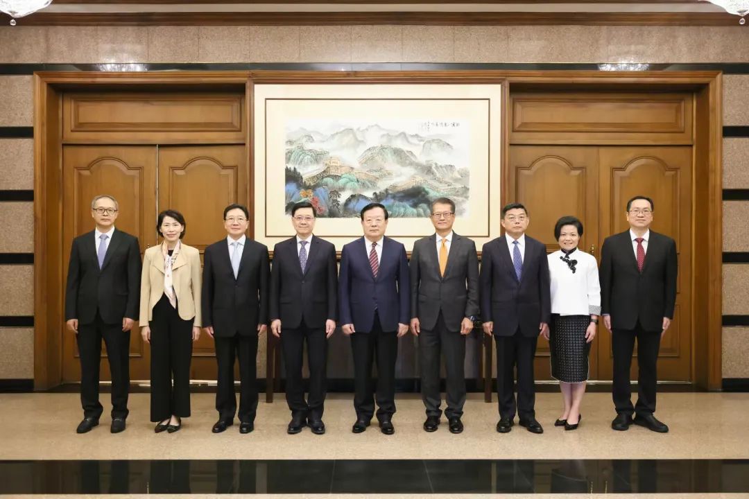 夏寶龍會(huì)見李家超 夏寶龍會(huì)見李家超