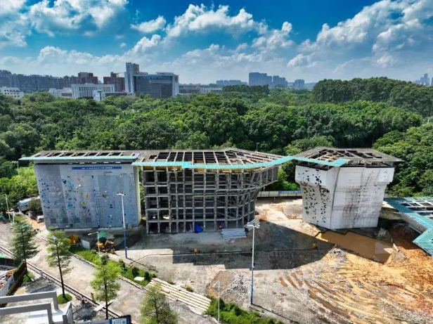 ▲廣州大學城體育中心攀巖場維修改造項目現場圖 ▲廣州大學城體育中心攀巖場維修改造項目現場圖