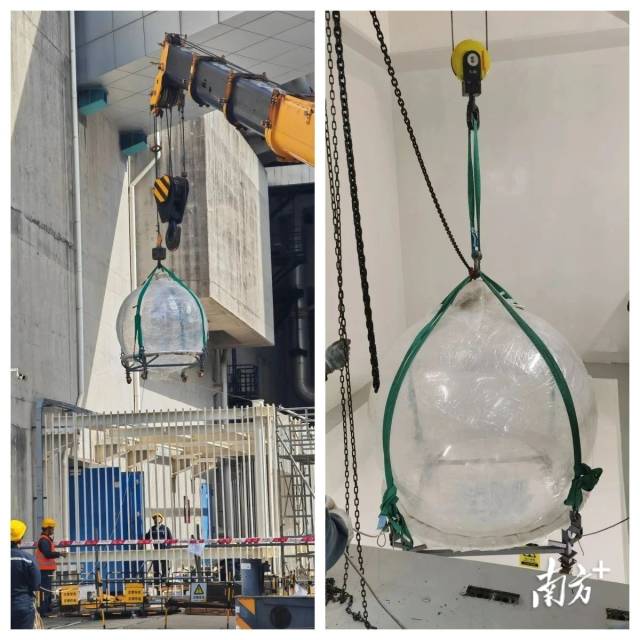 正在引入有機(jī)玻璃球，將用于盛裝捕捉中微子用的神秘液體“液閃”。