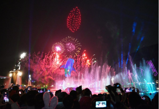 橫琴長隆海洋王國煙花秀。圖源:南方日報 橫琴長隆海洋王國煙花秀。圖源:南方日報