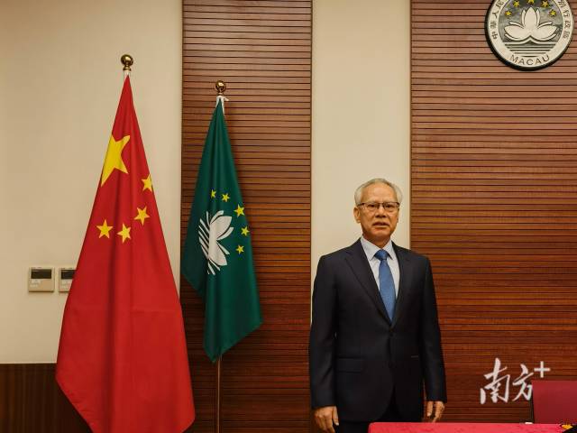 岑浩輝。 岑浩輝。