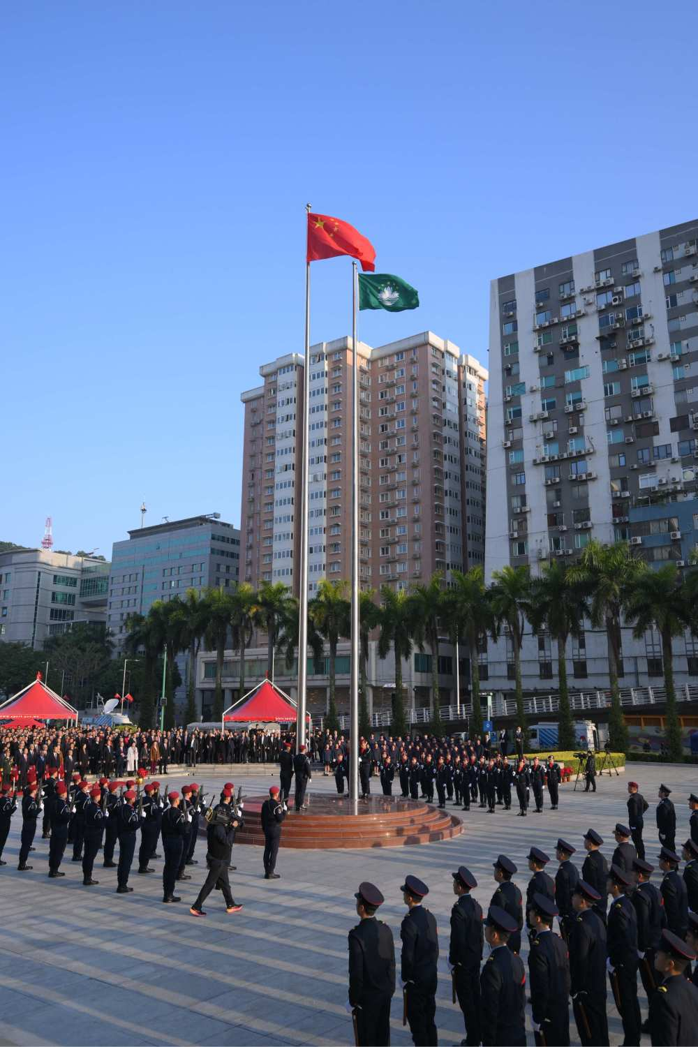12月20日，澳門特別行政區(qū)政府隆重舉行升旗儀式，慶祝澳門回歸祖國25周年。　