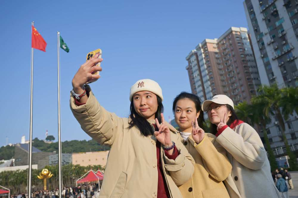12月20日，澳門特別行政區(qū)政府隆重舉行升旗儀式，慶祝澳門回歸祖國25周年。　
