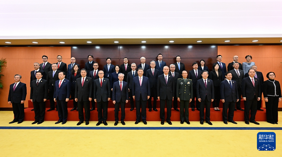 12月20日上午,國家主席習近平在澳門會見澳門特別行政區新任行政、立法、司法機構負責人。新華社記者 殷博古 攝 12月20日上午,國家主席習近平在澳門會見澳門特別行政區新任行政、立法、司法機構負責人。新華社記者 殷博古 攝