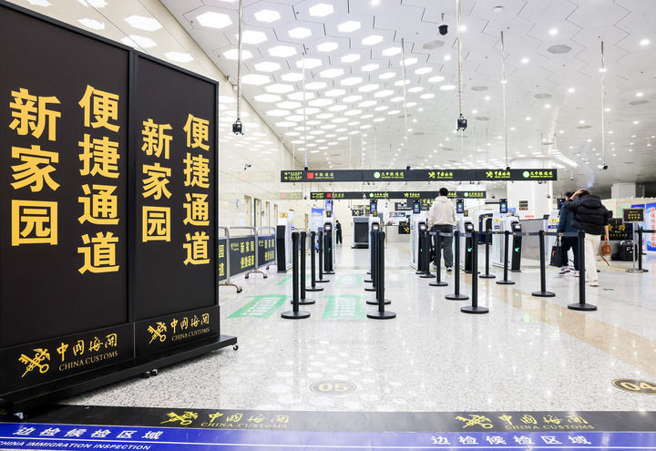 位于橫琴粵澳深度合作區的橫琴口岸作為“一線”口岸，專門為符合條件的澳門居民設置“新家園便捷通道”（2024年2月29日攝）。新華社記者 劉大偉 攝