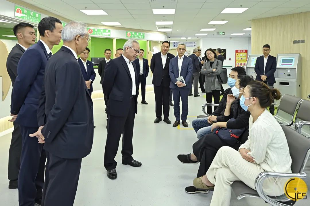 ▲岑浩輝考察“澳門新街坊”衛生站 ▲岑浩輝考察“澳門新街坊”衛生站