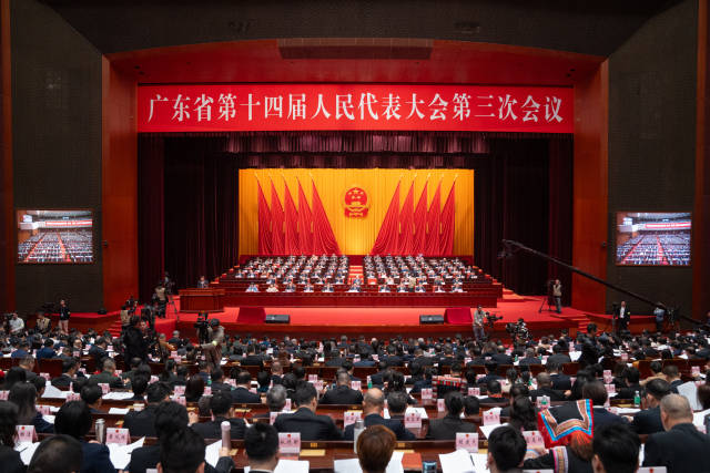省十四屆人大三次會議開幕