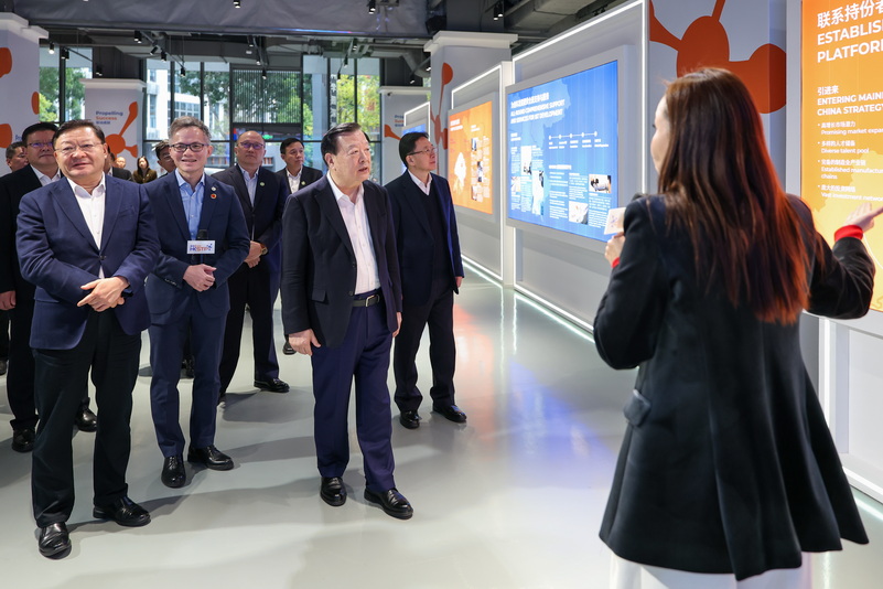 夏寶龍走訪香港科學(xué)園深圳分園 夏寶龍走訪香港科學(xué)園深圳分園