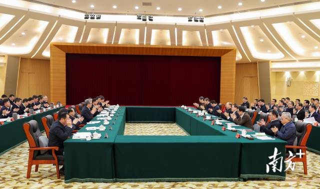 13日下午,兩省區在廣州召開粵桂東西部協作聯席會議。南方+記者 王輝 李細華 攝 13日下午,兩省區在廣州召開粵桂東西部協作聯席會議。南方+記者 王輝 李細華 攝