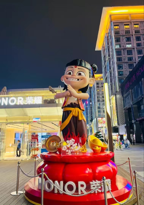 在東莞市區(qū)的大型哪吒手辦。圖源網(wǎng)友Z.7