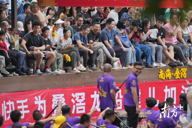 南海疊滘龍船漂移，吸引了全國(guó)關(guān)注。廖明璨攝