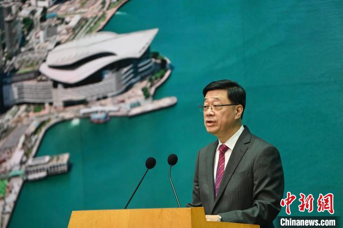  6月17日，香港特區(qū)行政長官李家超出席行政會(huì)議前會(huì)見媒體。中新社記者 李志華 攝