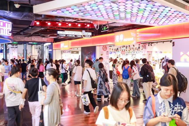 位于廣州天河商圈的時尚天河憑各具特色的二次元店鋪、環境及活動,吸引大批年輕消費者。受訪者供圖 位于廣州天河商圈的時尚天河憑各具特色的二次元店鋪、環境及活動,吸引大批年輕消費者。受訪者供圖