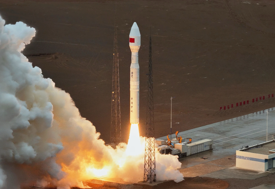 圖為力箭一號遙七運載火箭在東風商業航天創新試驗區發射升空。6月11日力箭二號液體運載火箭一級動力系統試車任務在中科宇航液體動力系統試驗中心取得圓滿成功。5月21日力箭一號遙七運載火箭發射升空。這些試驗折射出粵港澳大灣區商業航天產業蓬勃發展的強勁勢頭。