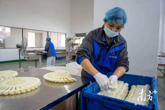 廣寧美好生活塑料制品有限公司生產的餐具以青皮竹粉為原材料之一。