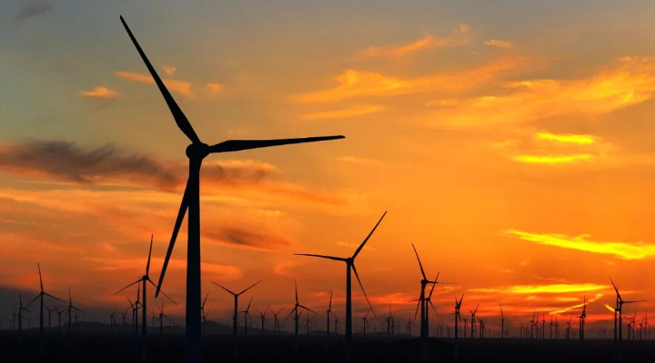 夕陽映照下的新疆哈密市三塘湖風電場一角 夕陽映照下的新疆哈密市三塘湖風電場一角