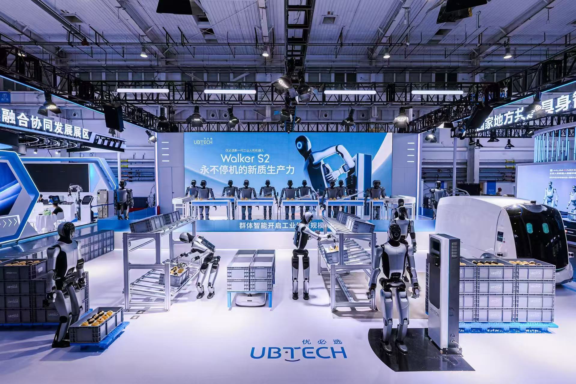 各家公司推出的人形機(jī)器人都開始上陣，展示不同的技能。