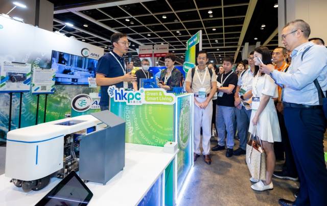 生產力局“ESG一站通”作為ReThink HK 內地企業參訪團的獨家協辦機構,匯聚了超過20位內地商界精英和可持續發展業內人士,促進互動交流,探索推動綠色科技的合作機會。 生產力局“ESG一站通”作為ReThink HK 內地企業參訪團的獨家協辦機構,匯聚了超過20位內地商界精英和可持續發展業內人士,促進互動交流,探索推動綠色科技的合作機會。