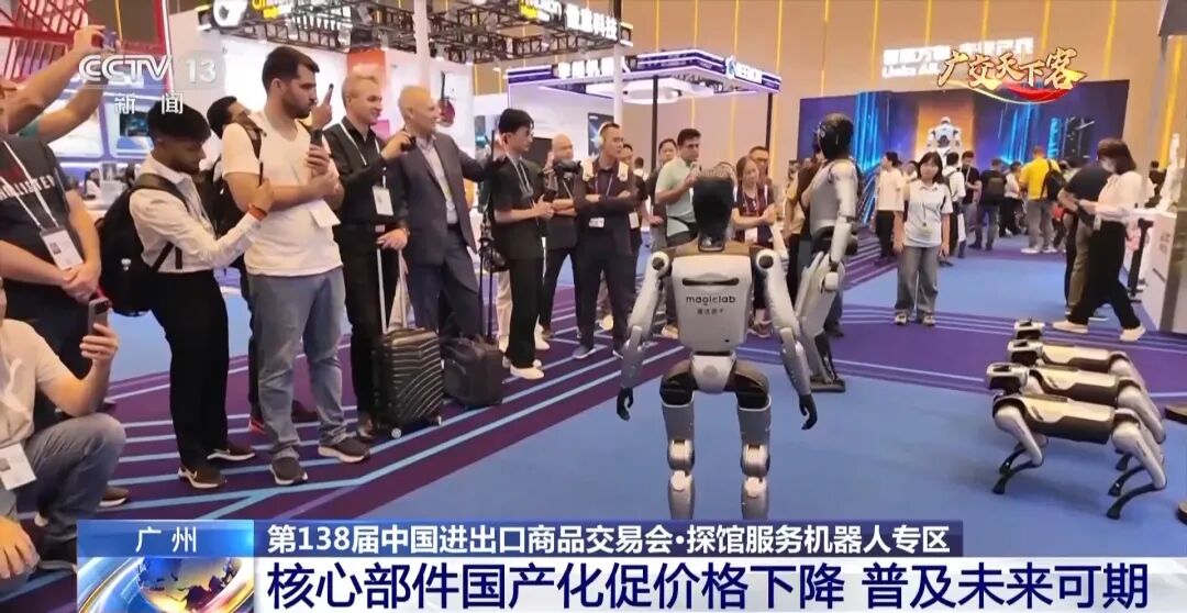 機(jī)器人的生產(chǎn)成本和終端售價(jià)都在下降,產(chǎn)能也在提升。 機(jī)器人的生產(chǎn)成本和終端售價(jià)都在下降,產(chǎn)能也在提升。