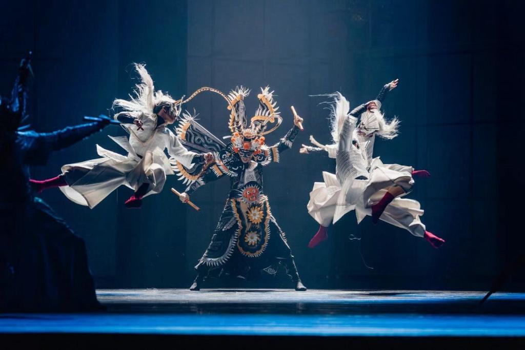 圖為舞劇《英歌》演出劇照。新華社發(fā) 圖為舞劇《英歌》演出劇照。新華社發(fā)