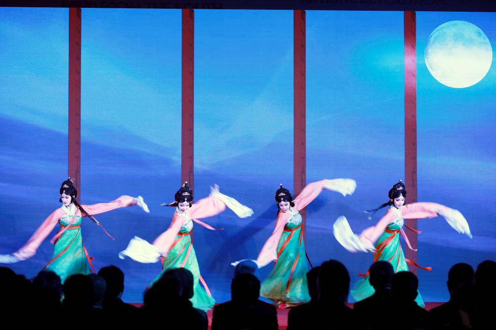 粵港澳大灣區(qū)文化周開幕儀式上的表演。新華社發(fā) 粵港澳大灣區(qū)文化周開幕儀式上的表演。新華社發(fā)