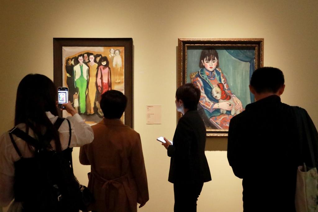 圖為粵港澳大灣區(qū)文化周“其命惟新——廣東美術(shù)百年大展”現(xiàn)場(chǎng)。新華社發(fā) 圖為粵港澳大灣區(qū)文化周“其命惟新——廣東美術(shù)百年大展”現(xiàn)場(chǎng)。新華社發(fā)