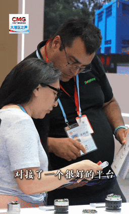 服務機器人專區內近50家行業領先企業以“產品展示+場景模擬+商務對接”模式呈現全場景智能化解決方案。 服務機器人專區內近50家行業領先企業以“產品展示+場景模擬+商務對接”模式呈現全場景智能化解決方案。