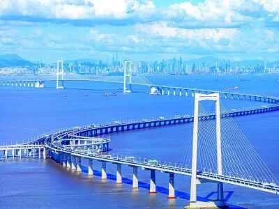 車輛行駛在深中通道上。 車輛行駛在深中通道上。