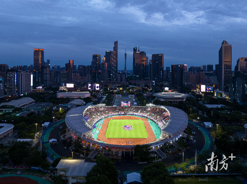 洲明科技為廣州天河體育中心提供光顯解決方案。受訪者供圖。