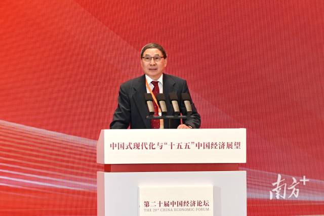 廣州粵港澳大灣區(qū)研究院理事長(zhǎng)、 香港中文大學(xué)（深圳）公共政策學(xué)院院長(zhǎng)鄭永年