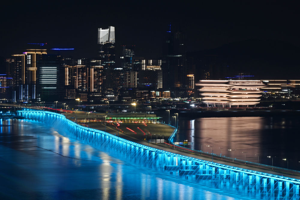 11月21日拍攝的廣東深圳前海灣夜景。新華社記者 郝源 攝 11月21日拍攝的廣東深圳前海灣夜景。新華社記者 郝源 攝