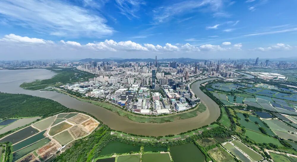 這是2024年9月19日拍攝的河套深港科技創(chuàng)新合作區(qū)及深圳河兩岸風(fēng)光（無人機照片）。新華社記者 毛思倩 攝