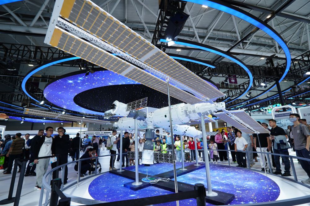 這是2025年11月15日拍攝的第二十七屆中國國際高新技術成果交易會現場。新華社記者 王豐 攝