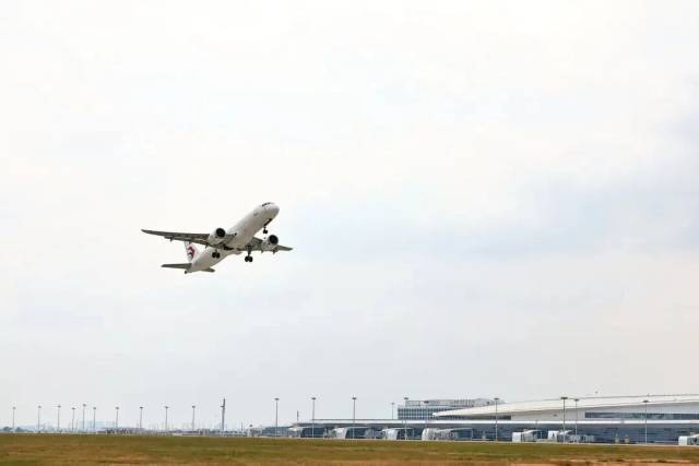 從T1到T3，變化的不僅是航站樓的規模，更是廣州城市發展的維度與格局。 