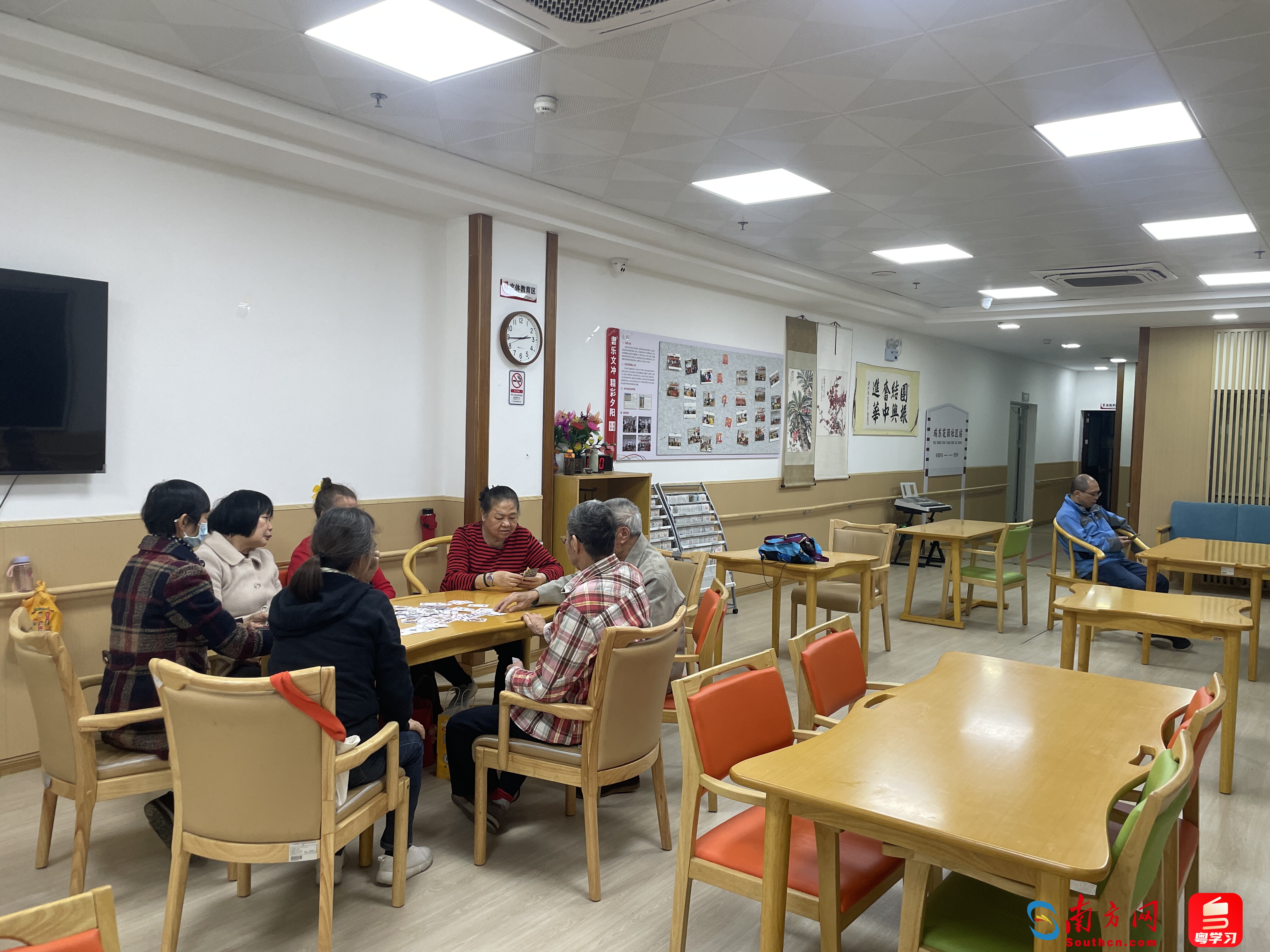 瑞東花園的夕陽活動室的一個下午。