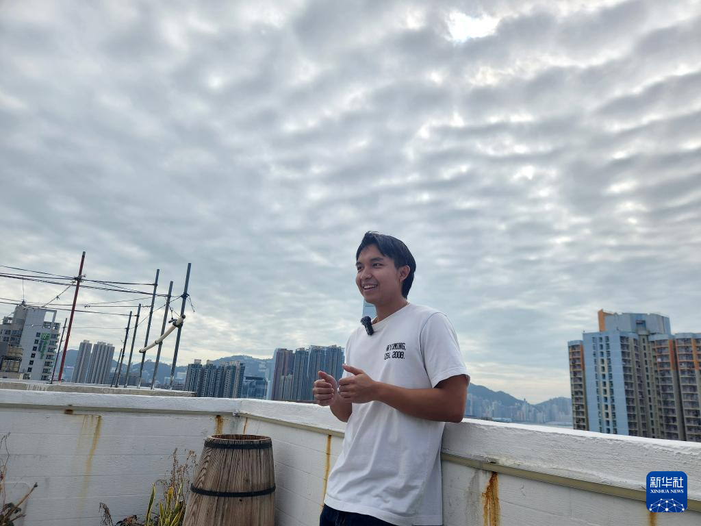 11月15日，泰國青年珀爾在接受采訪。新華社發（張雅詩攝）