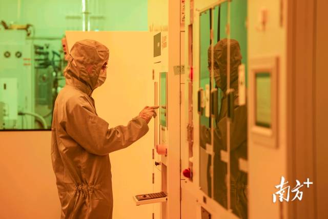 深圳技術(shù)大學(xué)半導(dǎo)體微納加工中心與測試平臺正式落成。