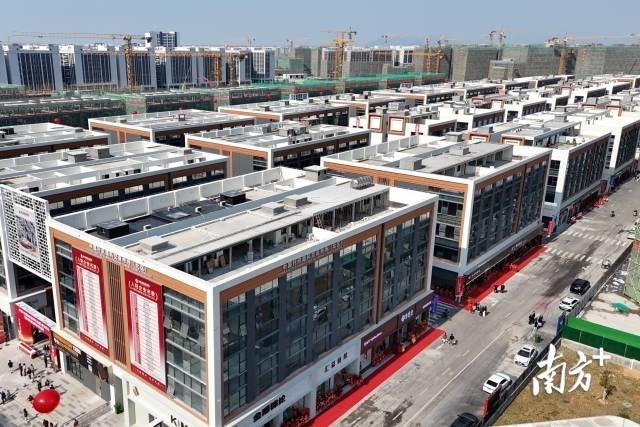 汕頭國際紡織城正以強勁有力的產(chǎn)業(yè)引擎推進(jìn)產(chǎn)城融合。 南方+ 鄭淼鑫 攝