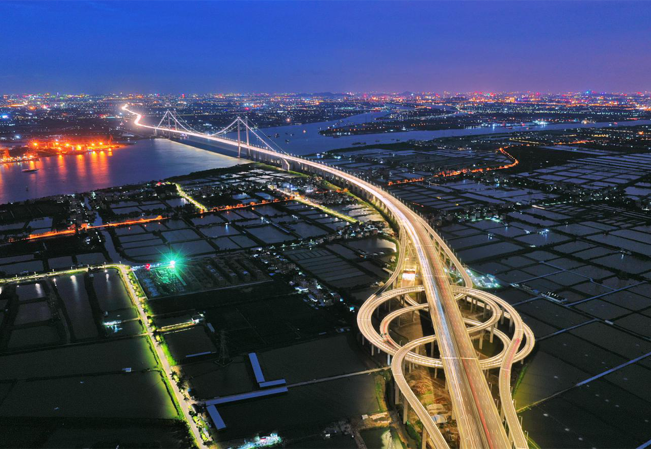 2019年3月21日晚，項目實施全線調(diào)試亮燈。3837盞燈，從天空俯視，流光溢彩、五彩繽紛，仿若一條熠熠閃亮的巨龍。2019年3月29日，項目正式順利通過交工驗收。